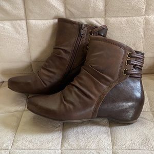 Baretrap Brown Wedge Boots.